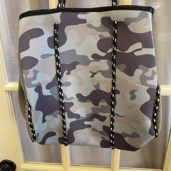 Neoprene Gray Camo Tote Bag With Zipper Pouch - Picture 3 of 7